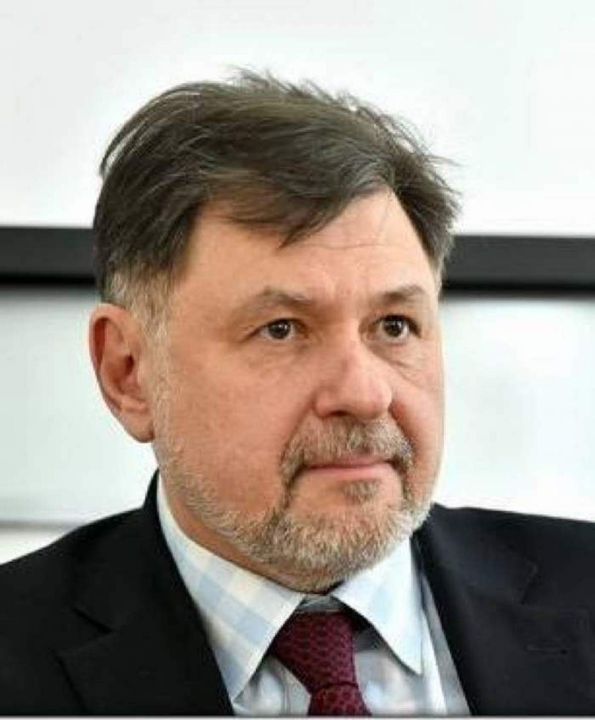 Alexandru Rafila s-a fotografiat la costum și cravată