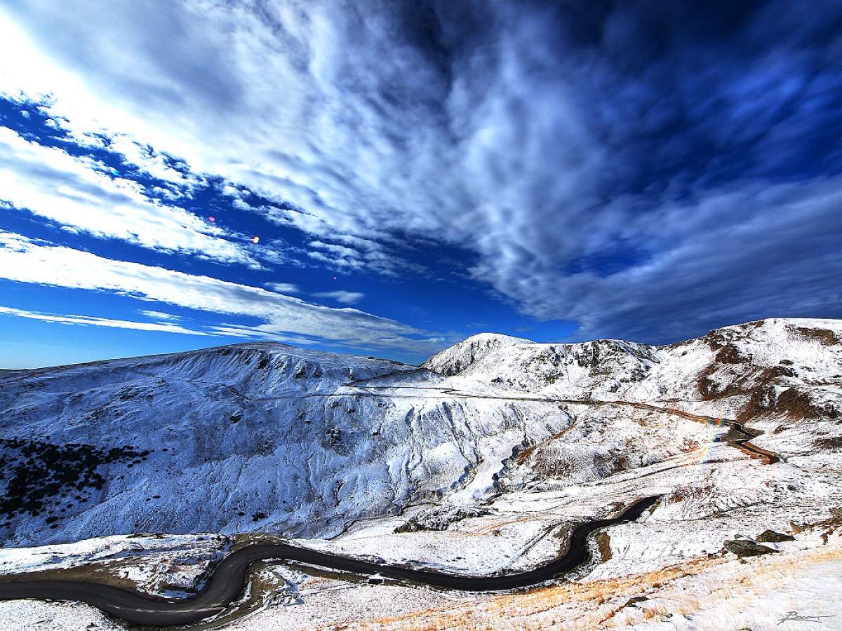 Transalpina a fost închisă. Viscolul și ninsoarea pun în pericol siguranța oamenilor