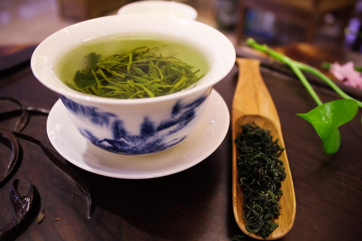 Ceaiul verde este foarte bun în dietele pentru slăbit și pentru eficientizarea capacității cerebrale
