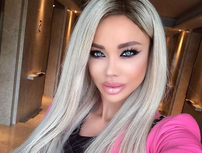 Bianca Drăgușanu îmbrăcată în roz