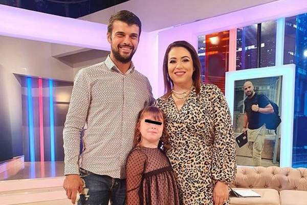 Oana Roman alături de familia ei