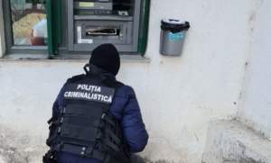 Spărgători de bancomate din Vrancea au detonat un ATM! Cum au fost prinși în flagrant / FOTO