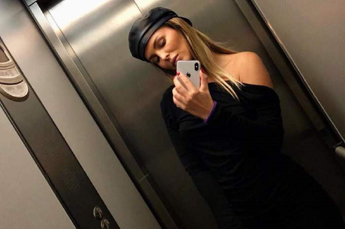 Denisa Nechifor si-a facu poza in oglinda din lift