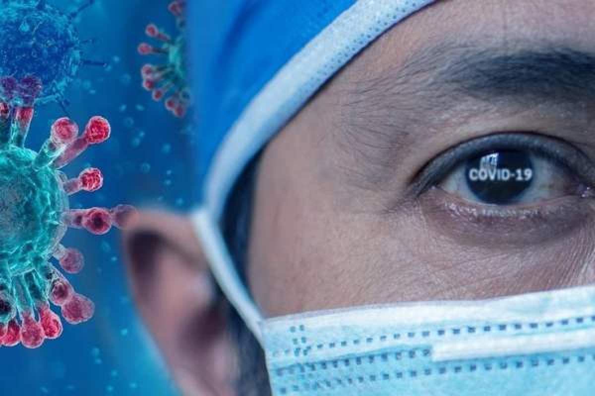 Ochiul unui medic și semnul ce indica prezența coronavirusului