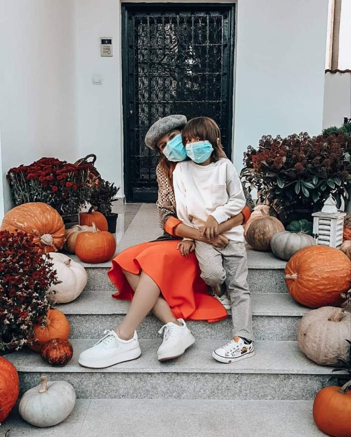 Dana Rogoz este pregătită de Halloween. Cum a decorat casa și ce alte surpize le-a pregătit micuților săi / FOTO