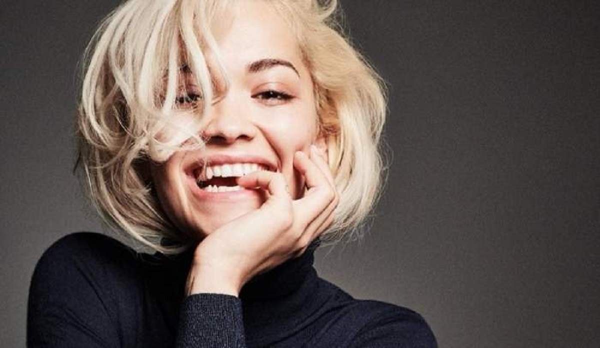 Rita Ora a făcut furori pe Internet! Cântăreața s-a fotografiat în cel mai sexy costum de baie / FOTO