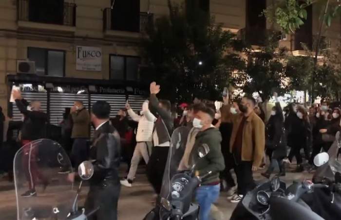 Proteste violente în Italia, după impunerea de noi restricții împotriva COVID-19! Torino, Milano și Napoli au devenit scenele unor lupte între protestatari și polițiști/ FOTO