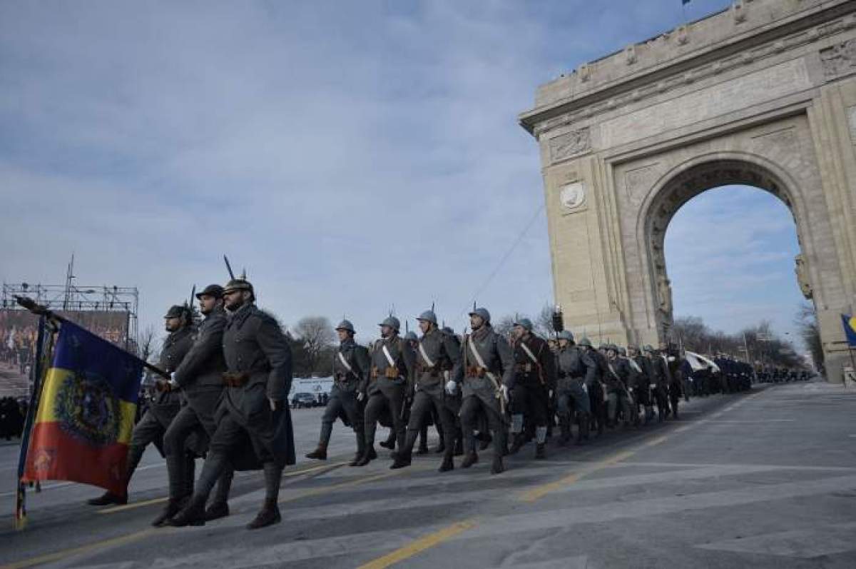 Fotografie veche de la parada militară de Ziua României