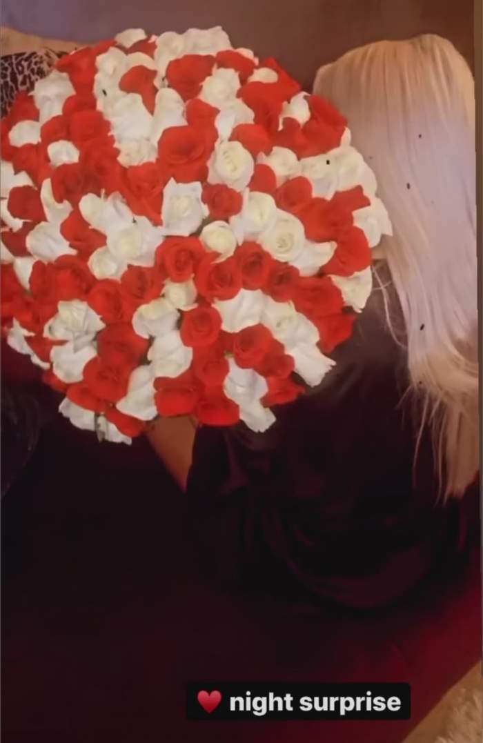 Loredana Chivu s-a fotografiat cu imensul buchet de trandafiri