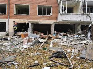 Explozie devastatoare într-un bloc de locuințe din Galați. Cinci persoane au avut nevoie de îngrijiri medicale / VIDEO