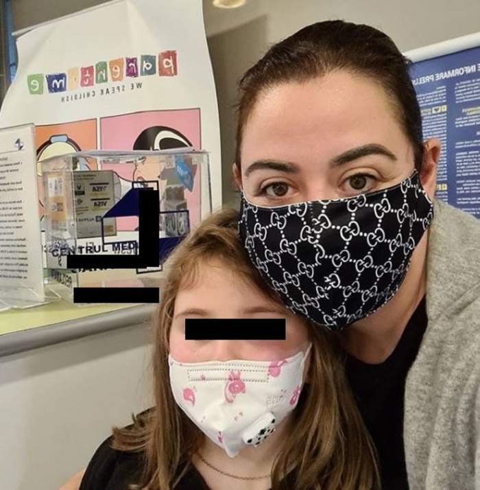 Oana Roman este cu fiica sa la spital