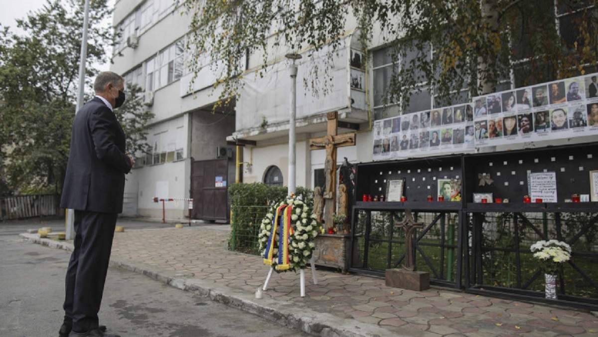 Klaus Iohannis a depus o coroană de flori pentru a comemora victimele clubului Colectiv! Ce lege va promulga astăzi președintele