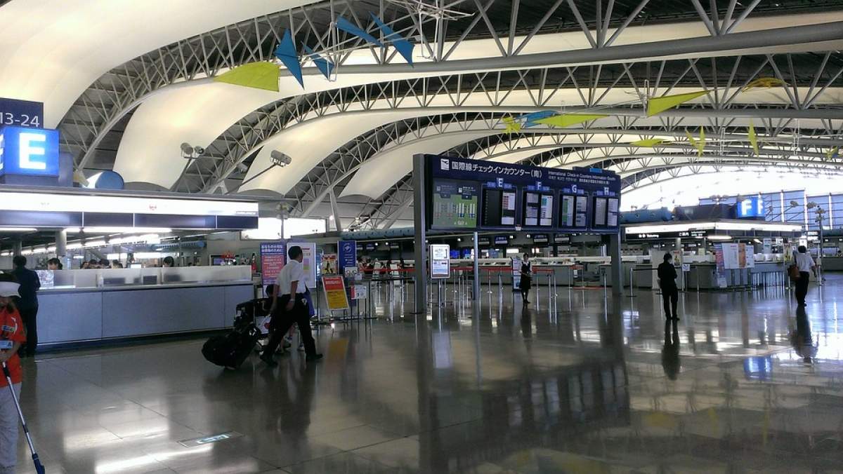 Fotografie cu un aeroport aproape gol