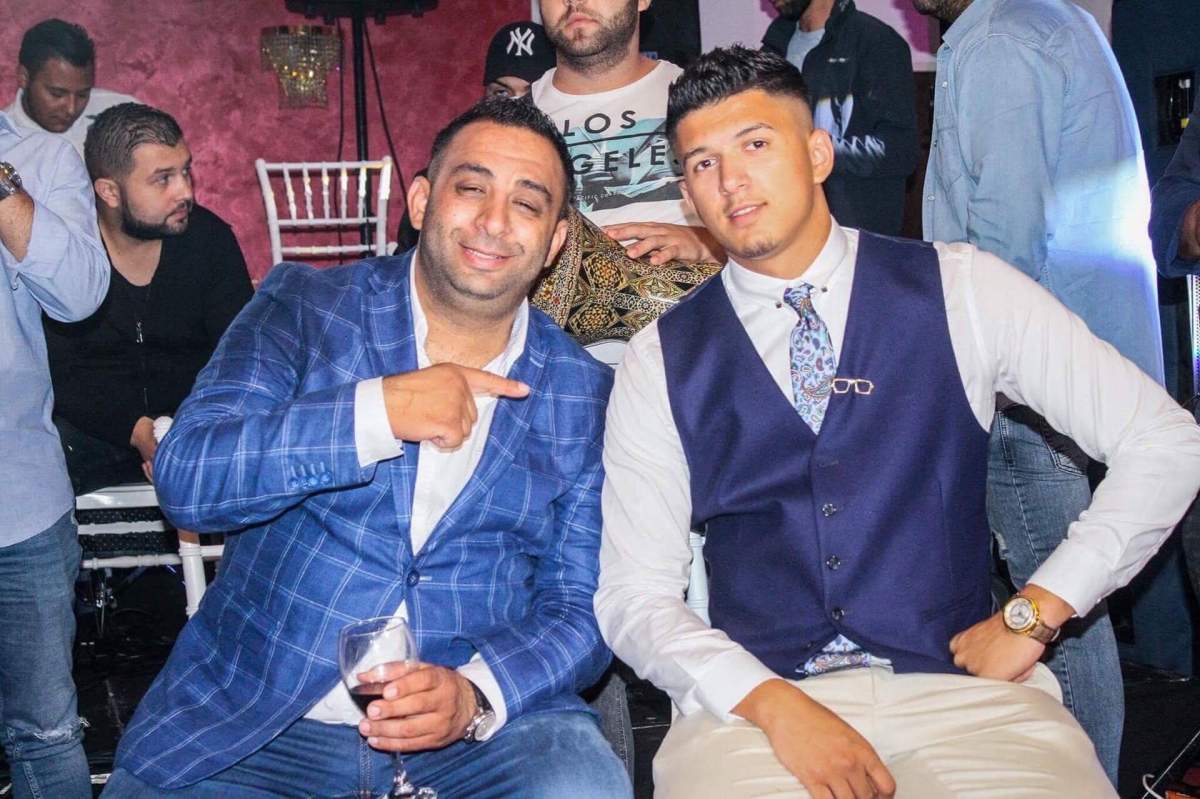 Emi Pian și fiul lui, Aly Pian, la costum.