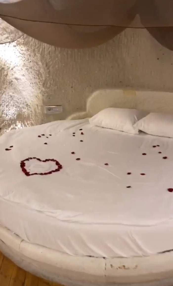 Dormitorul petale de trandafiri