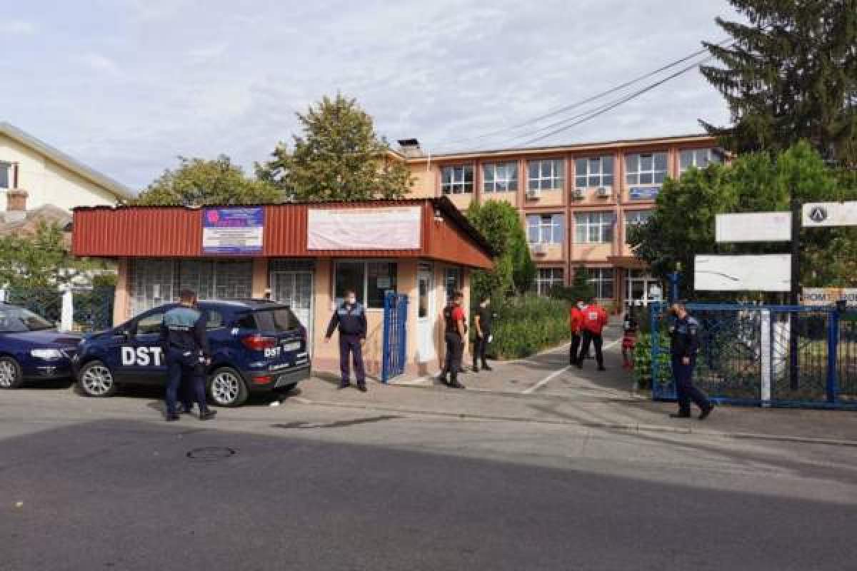 Un băiat de 14 ani este cel care a împușcat în cap elevii de liceu din Ploiești. Scandalul ar fi început de la o fată