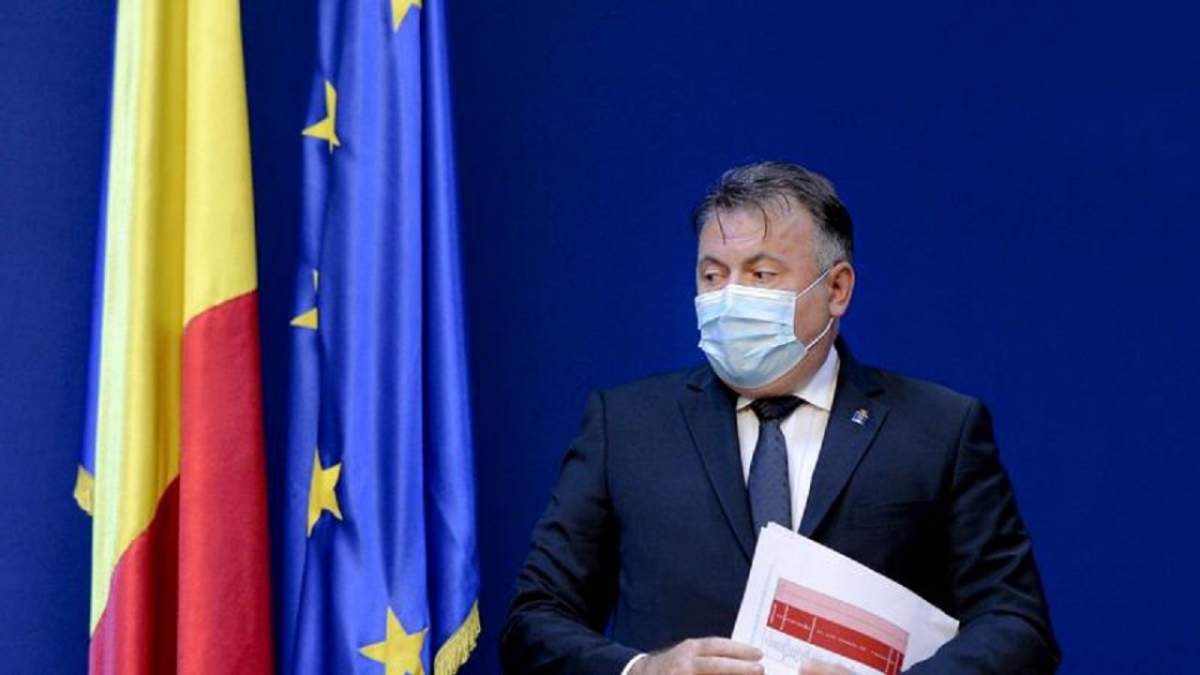 Nelu Tătaru înainte de o declarație de presă cu mască