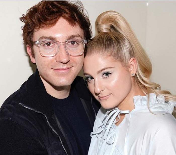 Meghan Trainor sta langa Daryl Sabar si zambeste