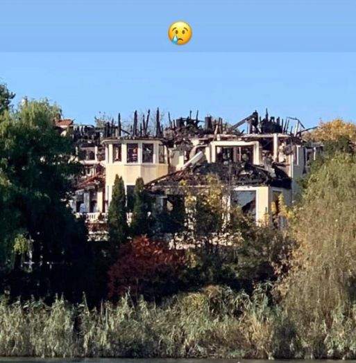 Casa din Izvorani a ars în proporții foarte mari
