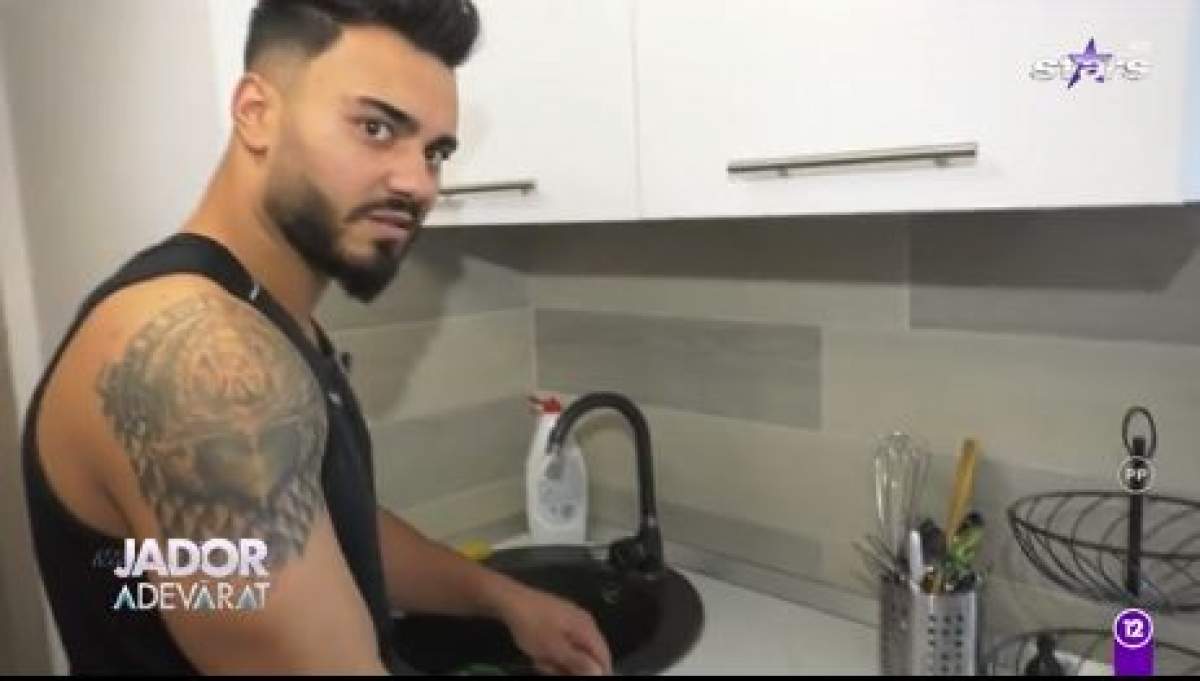 Jador a fost surprins în bucătărie, făcând de mâncare