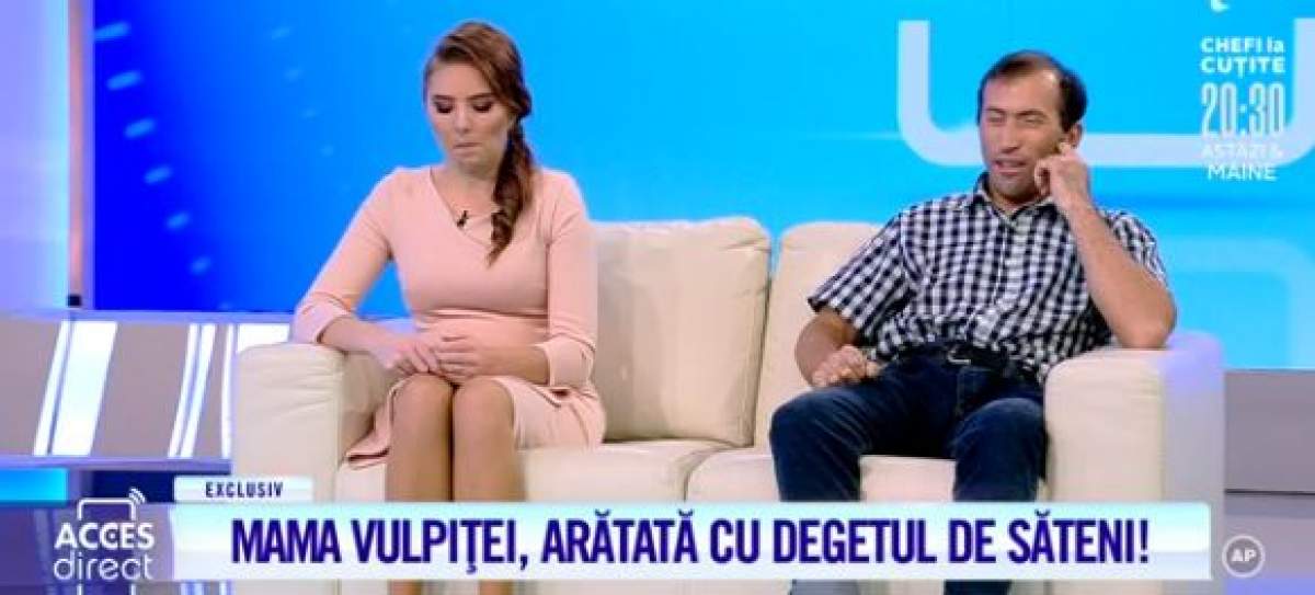 Viorel și Veronica Stegaru fotografiați pe canapeaua din platoul emisiunii ”Acces Direct”