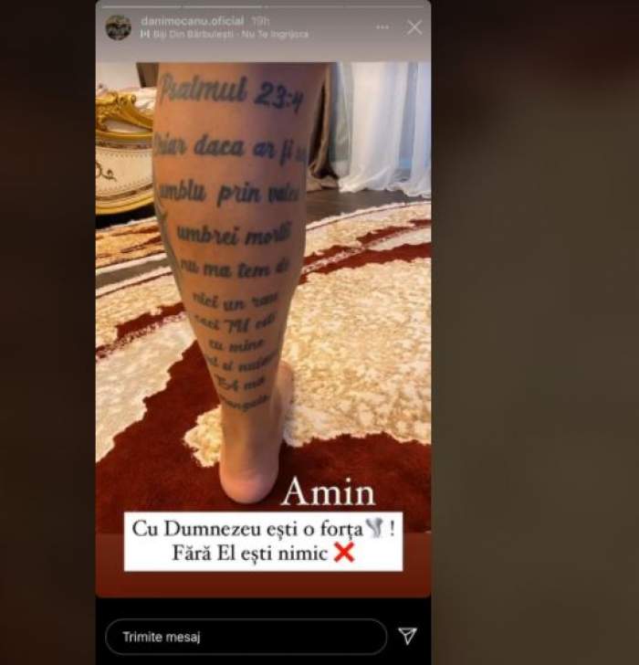 Artistul și-a tatuat un Psalm din Biblie pe picior!