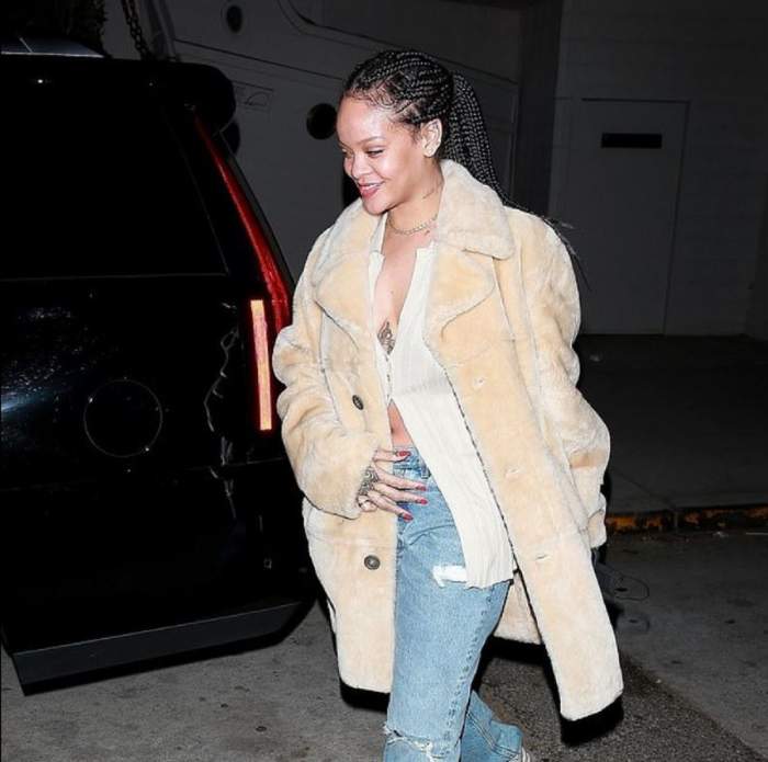 Rihanna refuză să respecte regulile, în plină pandemie de COVID-19! Cum a fost suprinsă vedeta pe stradă! / FOTO
