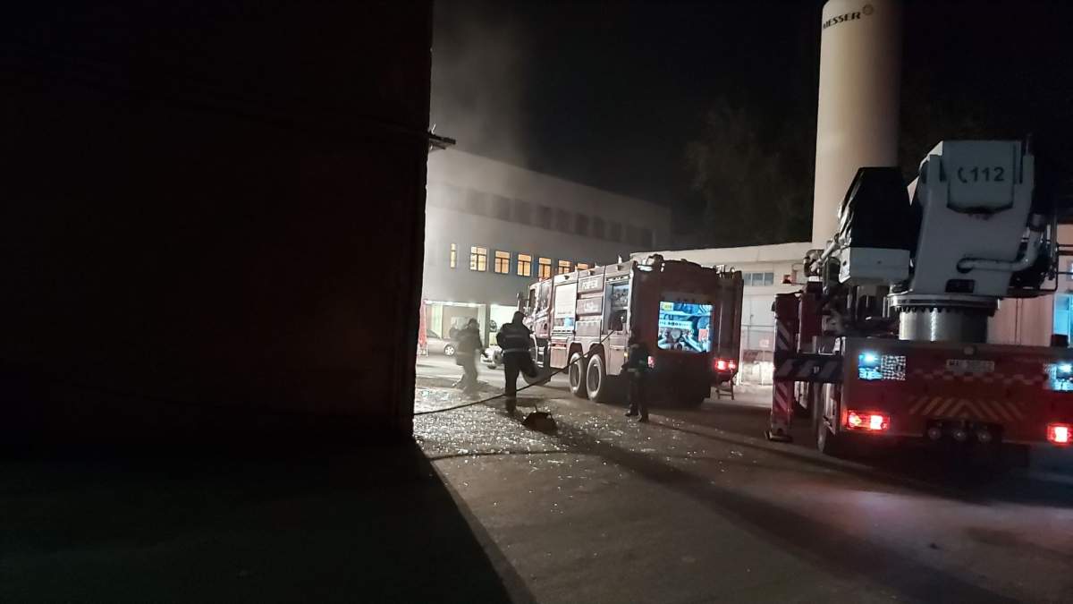 Un medic de la Spitalul din Piatra Neamț are arsuri pe 80% din suprafața corpului, în urma incendiului puternic din această seară!