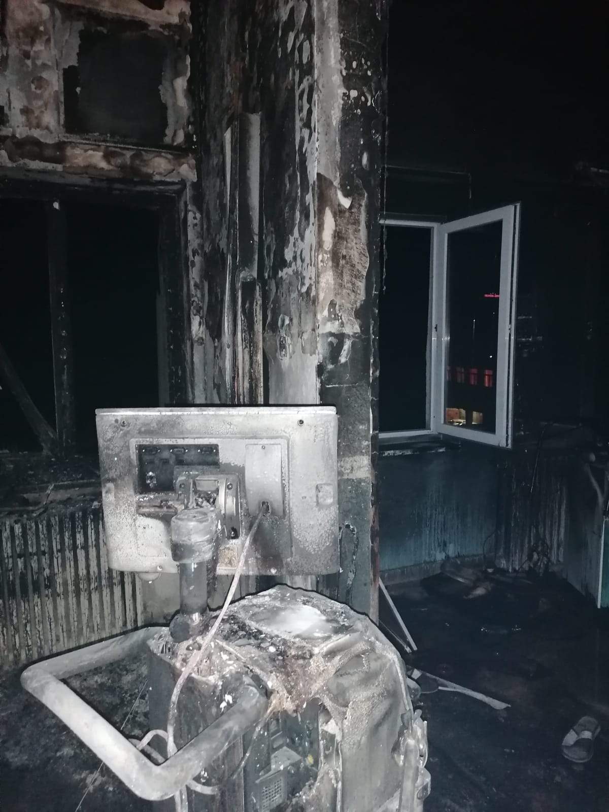 Primele imagini de la tragedia din Piatra Neamț! Cum arată salonul de la ATI, după incendiul din această seară! Totul e făcut scrum!