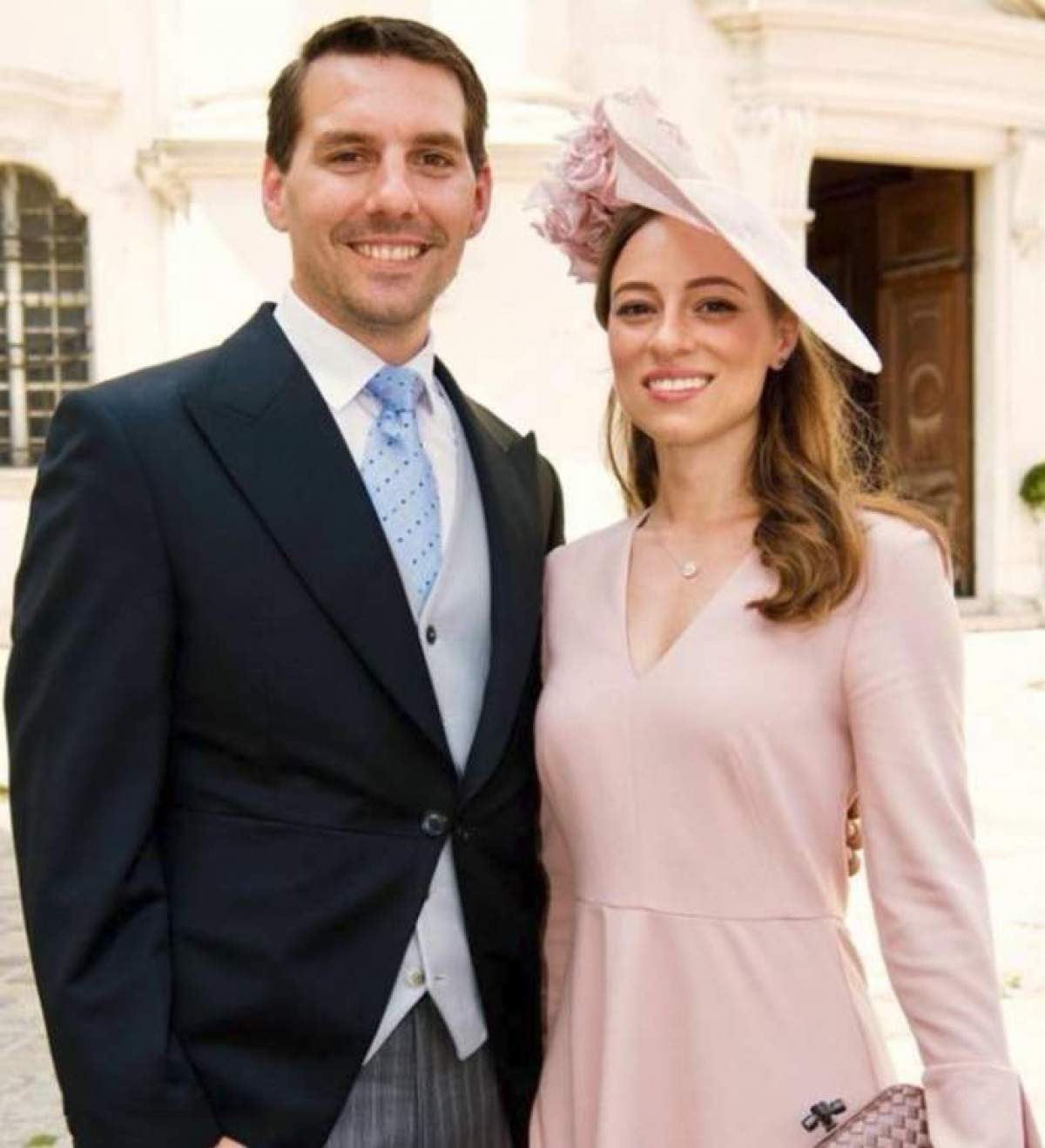 Fostul Principe Nicolae este imbracat elegant alaturi a Alina Binder