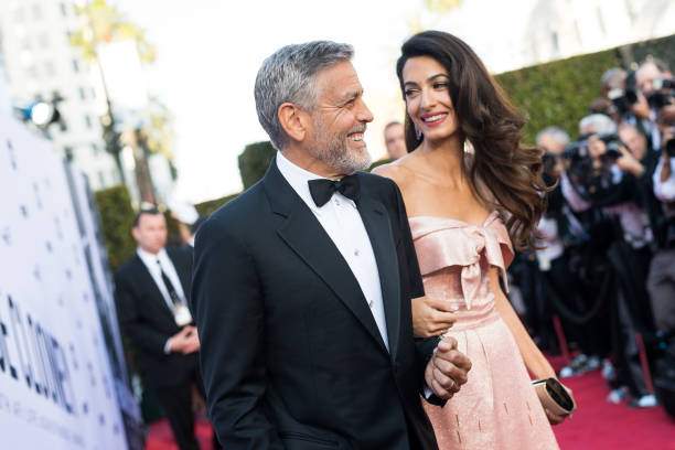 George Clooney este cu Amal pe covorul rosu