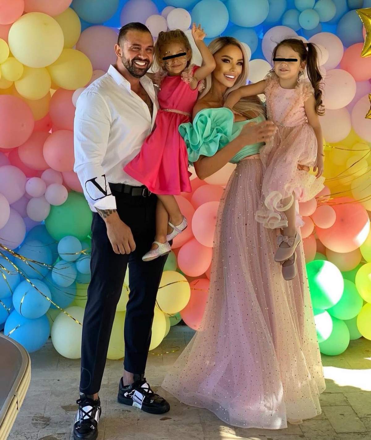 Bianca Drăgușanu și Alex Bodi cu cele doua fetite ale lor.
