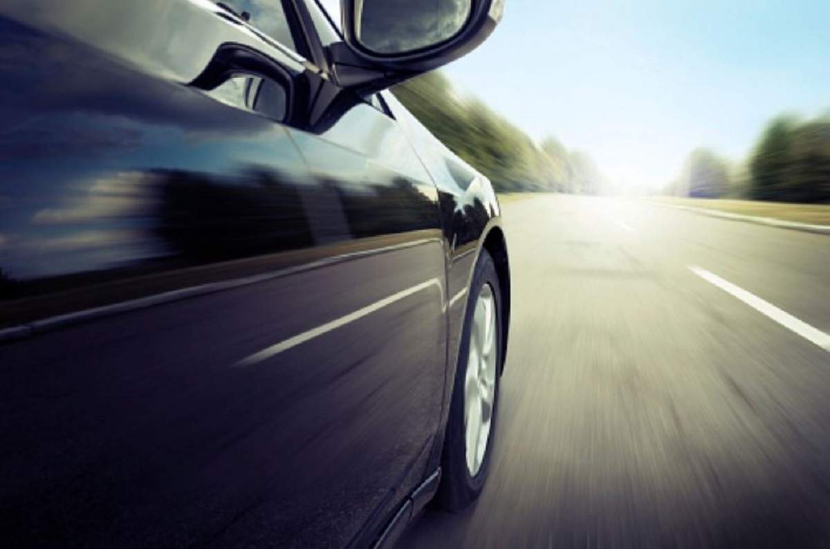 O româncă a fost prinsă conducând cu 165 km/h lângă Londra! Ce explicație a dat judecătorului: “Cred ca nu mi-am dat seama..”