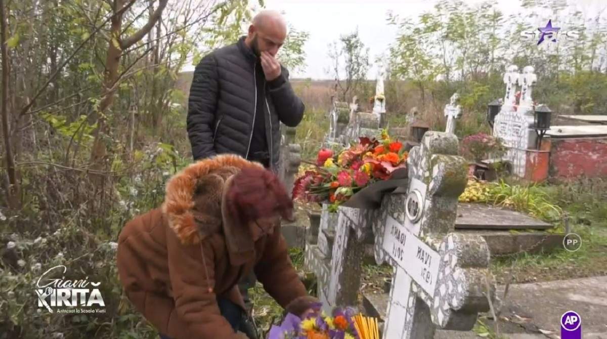 Giani Kiriță și mama lui se află la cimitir. Cei doi stau lângă mormântul bunicii sportivului.