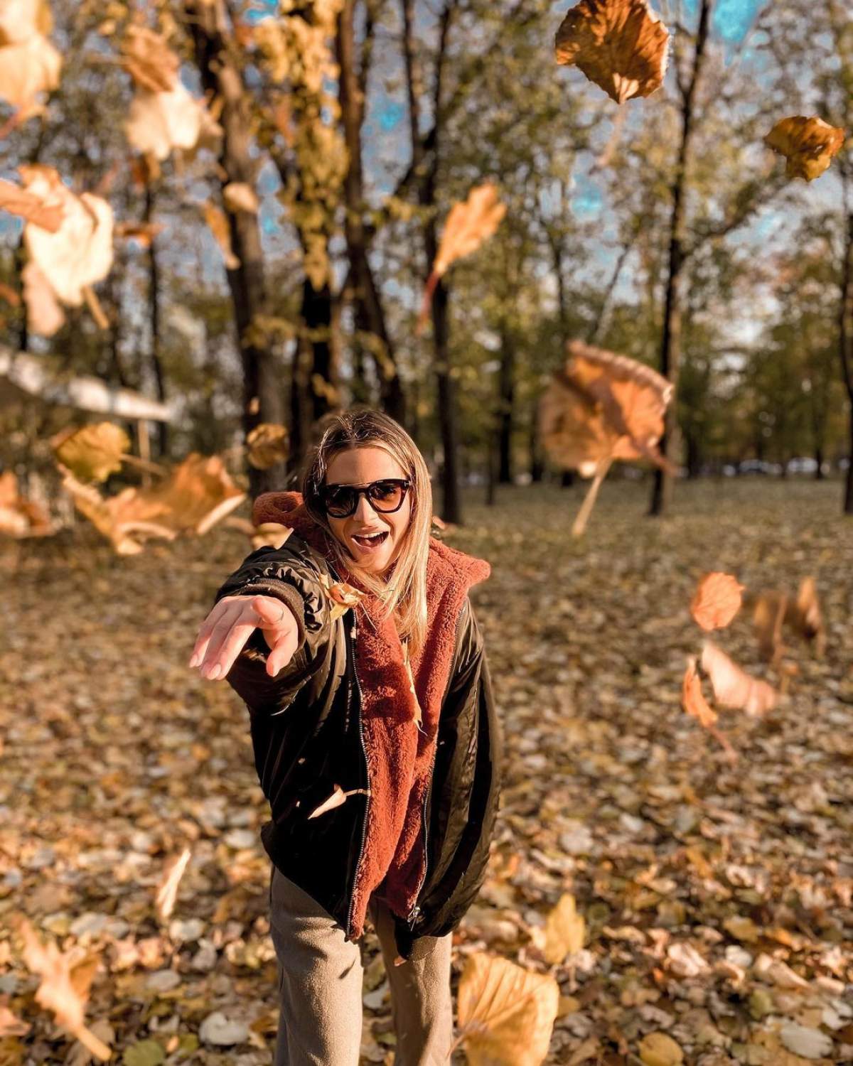 Ana Baniciu s-a fotografiat zâmbitoare, în pădure