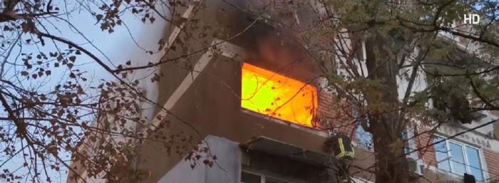 Flăcările sunt aprinse in apartamentul blocului din Prahova
