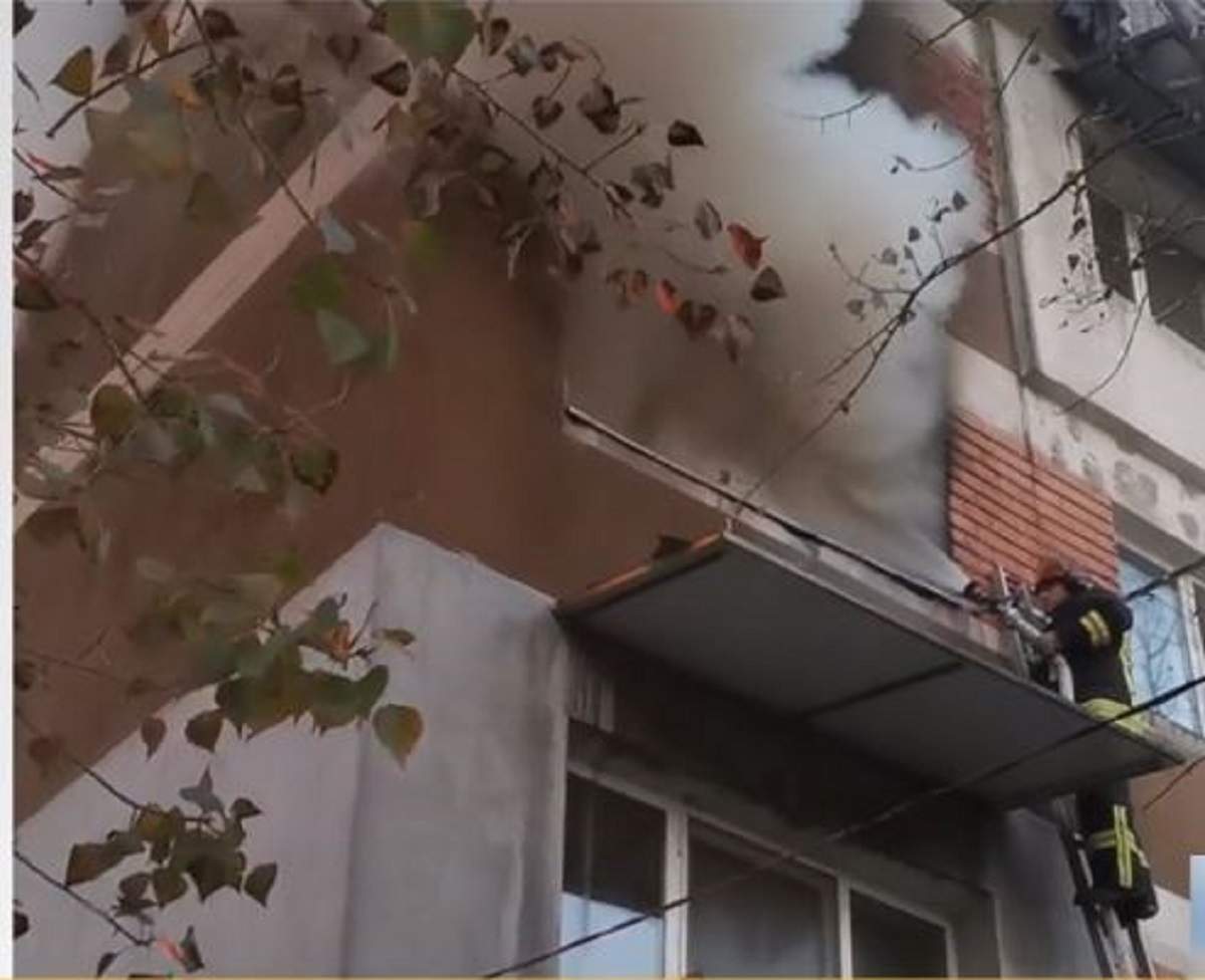 Pompierii sunt la geamul aparftamentului din Prahova si stins fumul