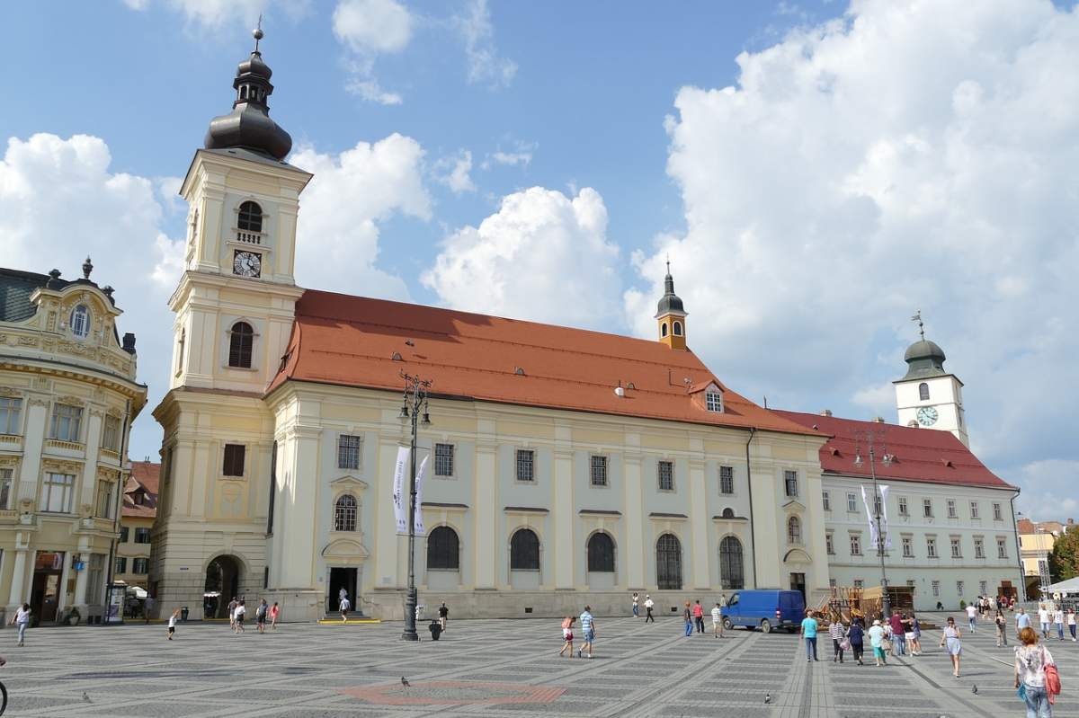 Imagine cu clădirle din centrul Sibiului