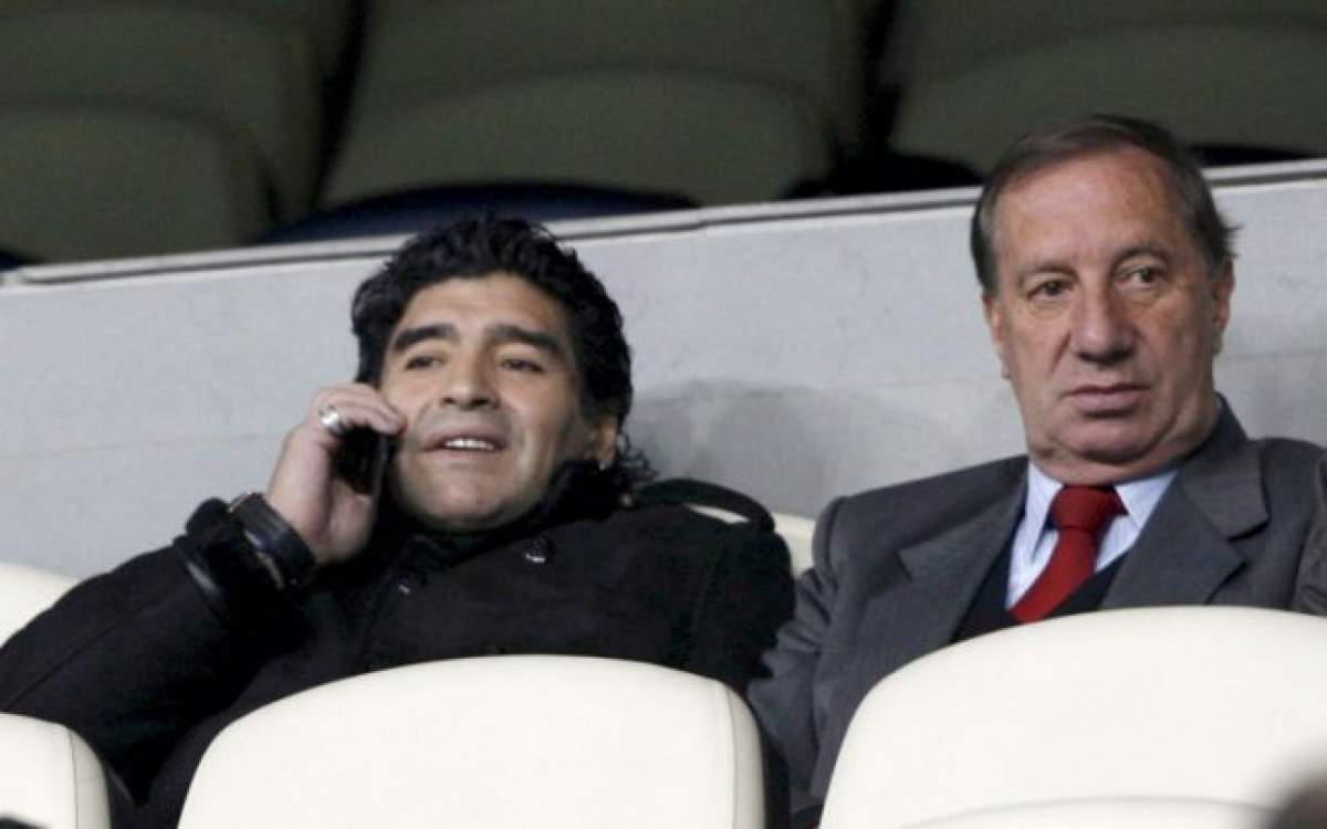 Diego Maradona, alături de Carlos Bilardo, fostul lui antrenor