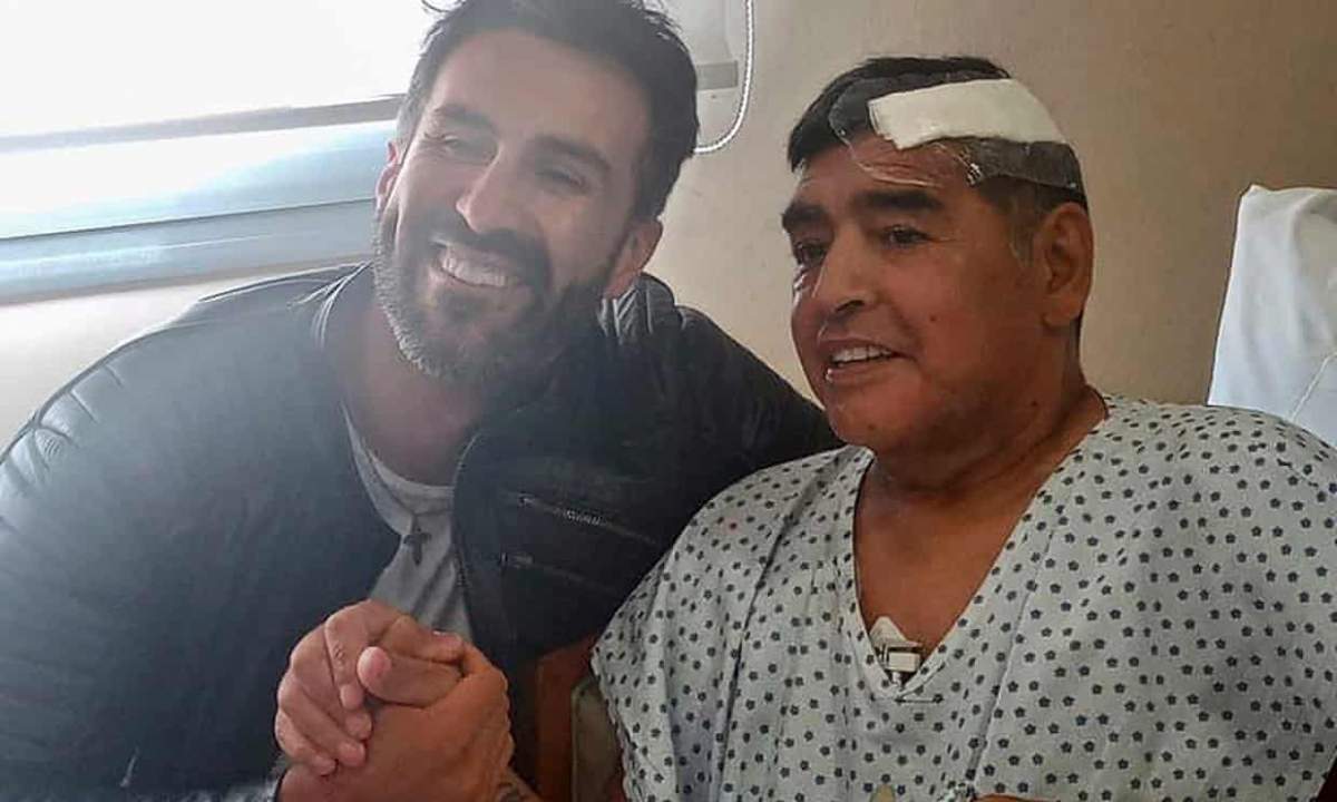 Maradona cu medicul său