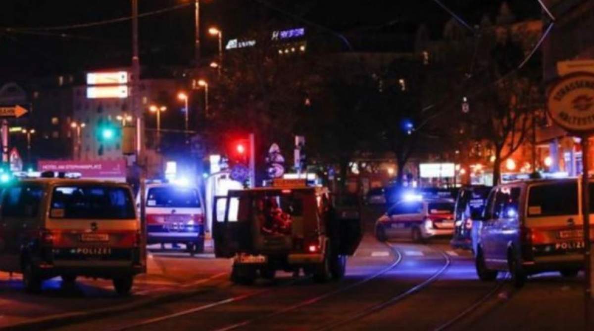 Bilanțul atacului terorist din Viena! Trei civili au murit, dar și unul dintre atacatori. 15 persoane rănite se află în stare gravă la spital