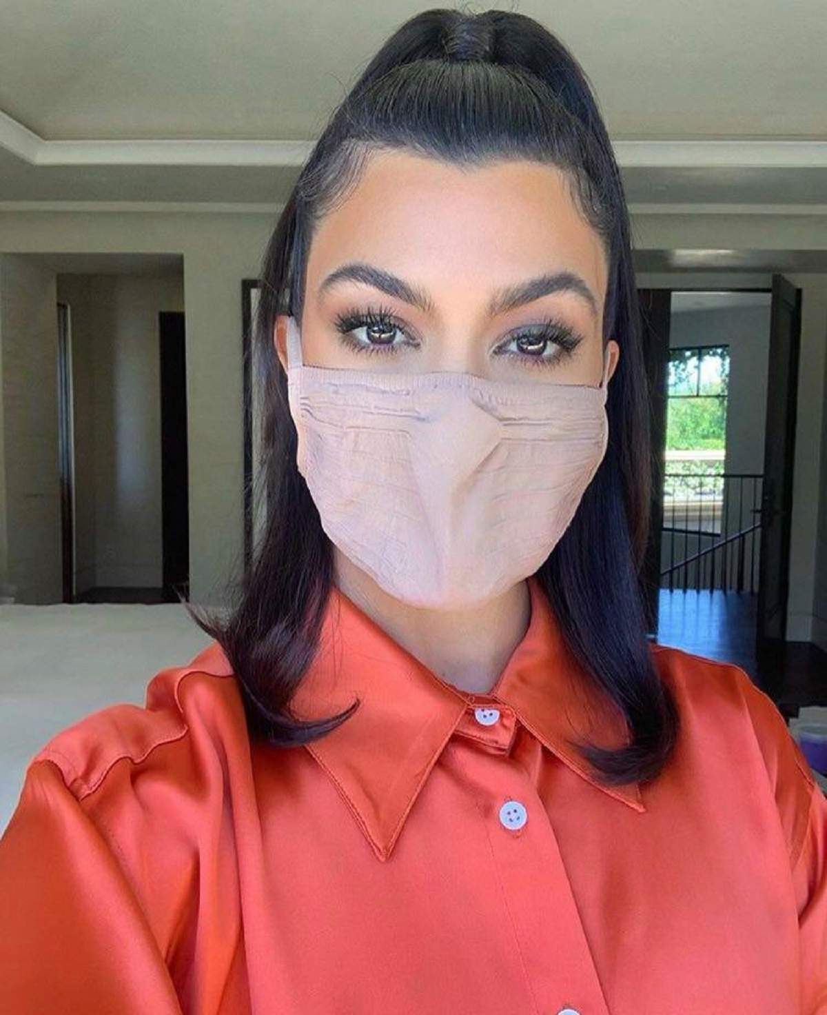 Kourtney Kardashian susține că purtarea măștilor chirurgicale poate duce la cancer! Cum au reacționat fanii la teoria controverstă a vedetei