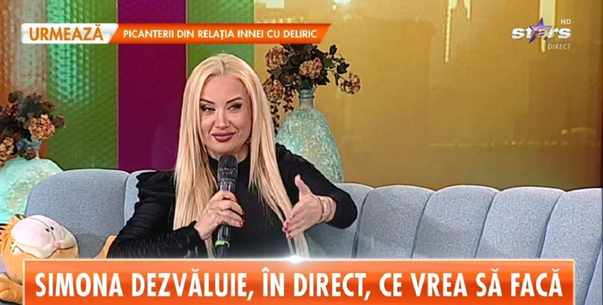 Simona Trașcă se află pe canapeaua de la Star Matinal. Blondina poartă o rochie neagră.