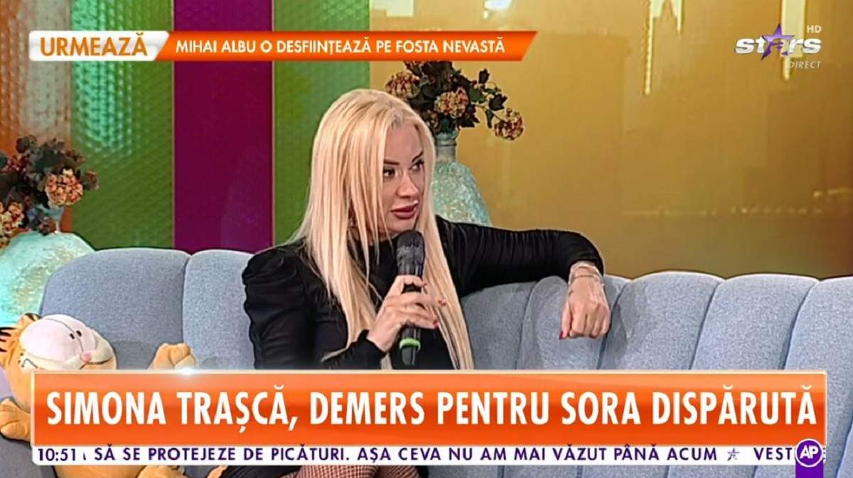 Simona Trașcă se află pe canapeaua de la Star Matinal. Blondina poartă o rochie neagră.