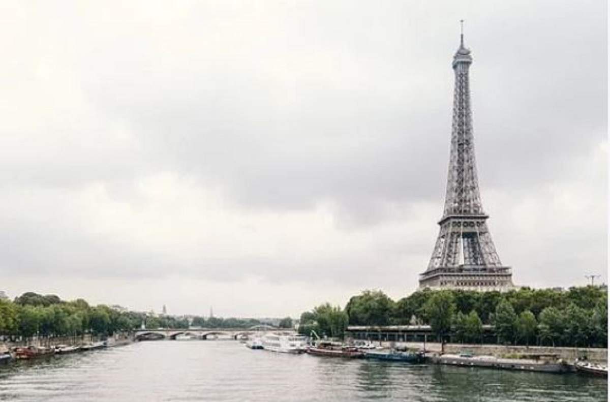 Imagine ilustratuva cu Turnul Eiffel