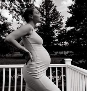 Imagini nemaivăzute cu Gigi Hadid, din timpul sarcinii. Zayn Malik, lipit de burtica modelului / FOTO