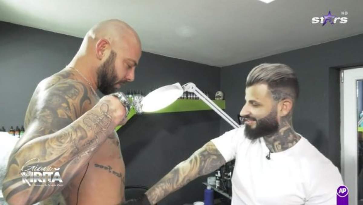 Giani Kirița și tatuatorul său la salon se pregătesc de tatuare