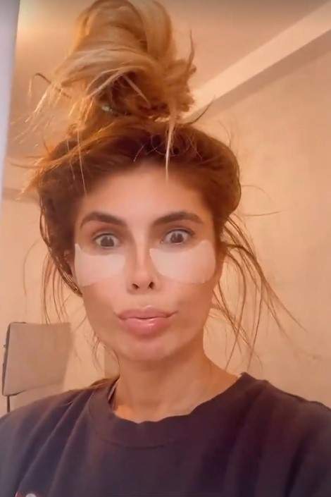 Cum arată Sânziana Negru când face treabă prin casă. Bloggerița este ca orice altă femeie / FOTO