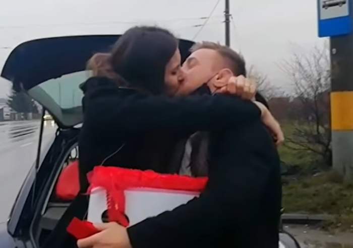 Polițiștii clujeni au ajutat un tânăr să-și ceară iubita în căsătorie. Cum s-a petrecut totul
