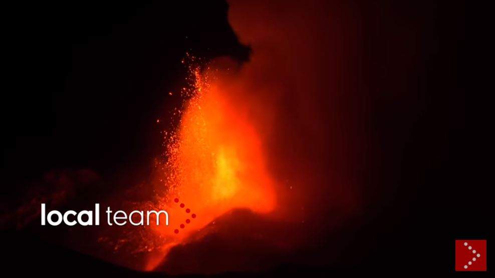 Erupție spectaculoasă a celui mai activ vulcan din lume! Imagini inedite cu Muntele Etna, din Italia / VIDEO